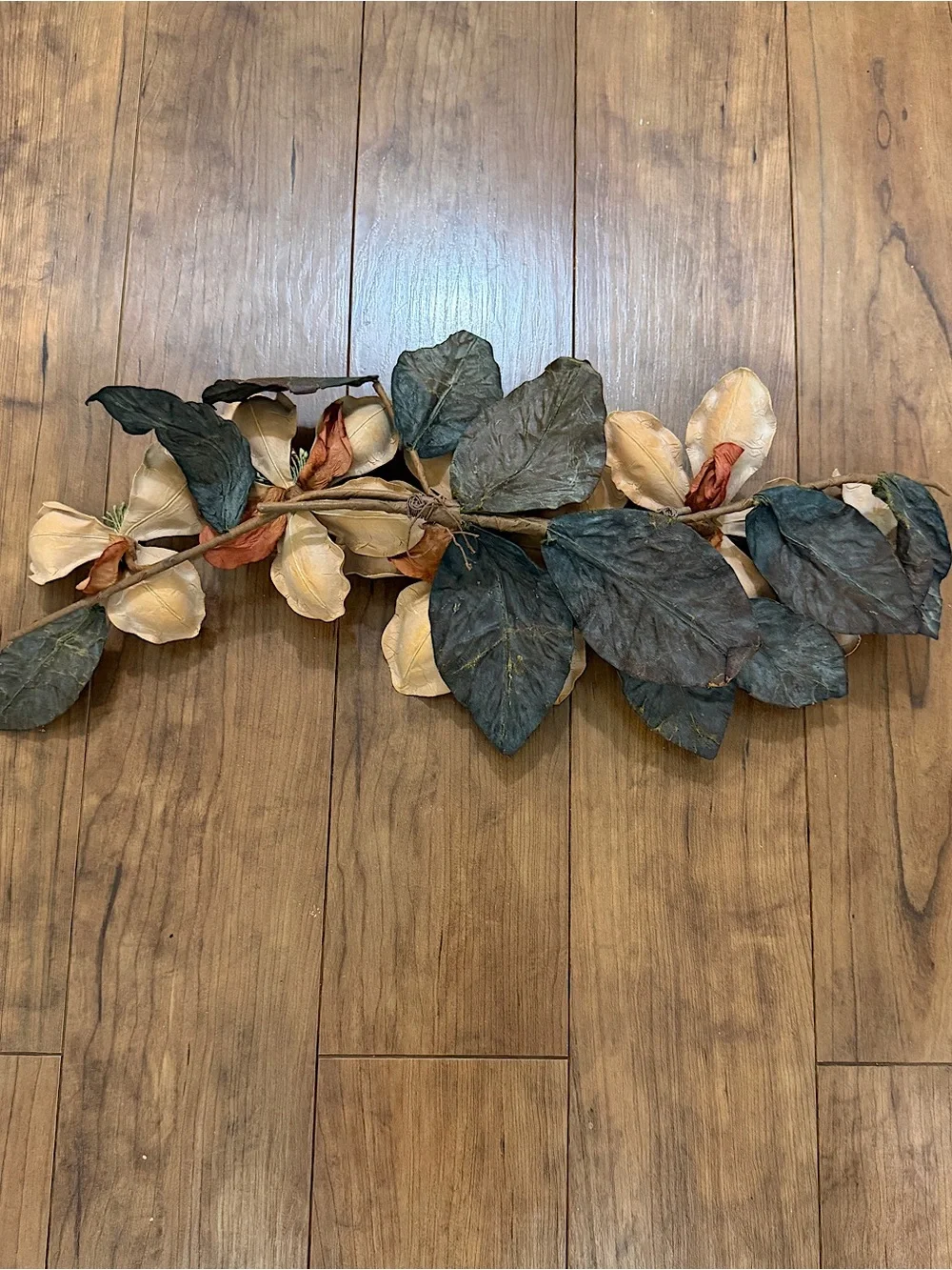 🔥Neutral Beige Floral Wall Accent with Green Leaves